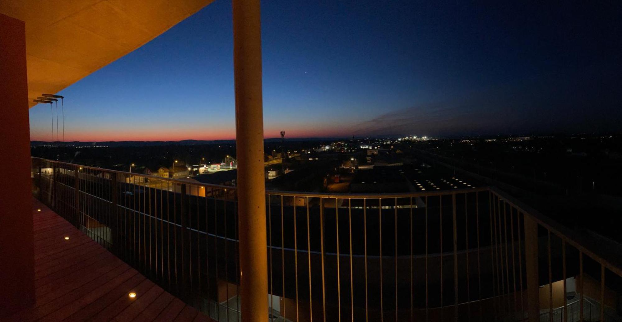 100 Qm Penthouse, Self-Check-In, 2 Parkplaetze Apartamento Graz Exterior foto