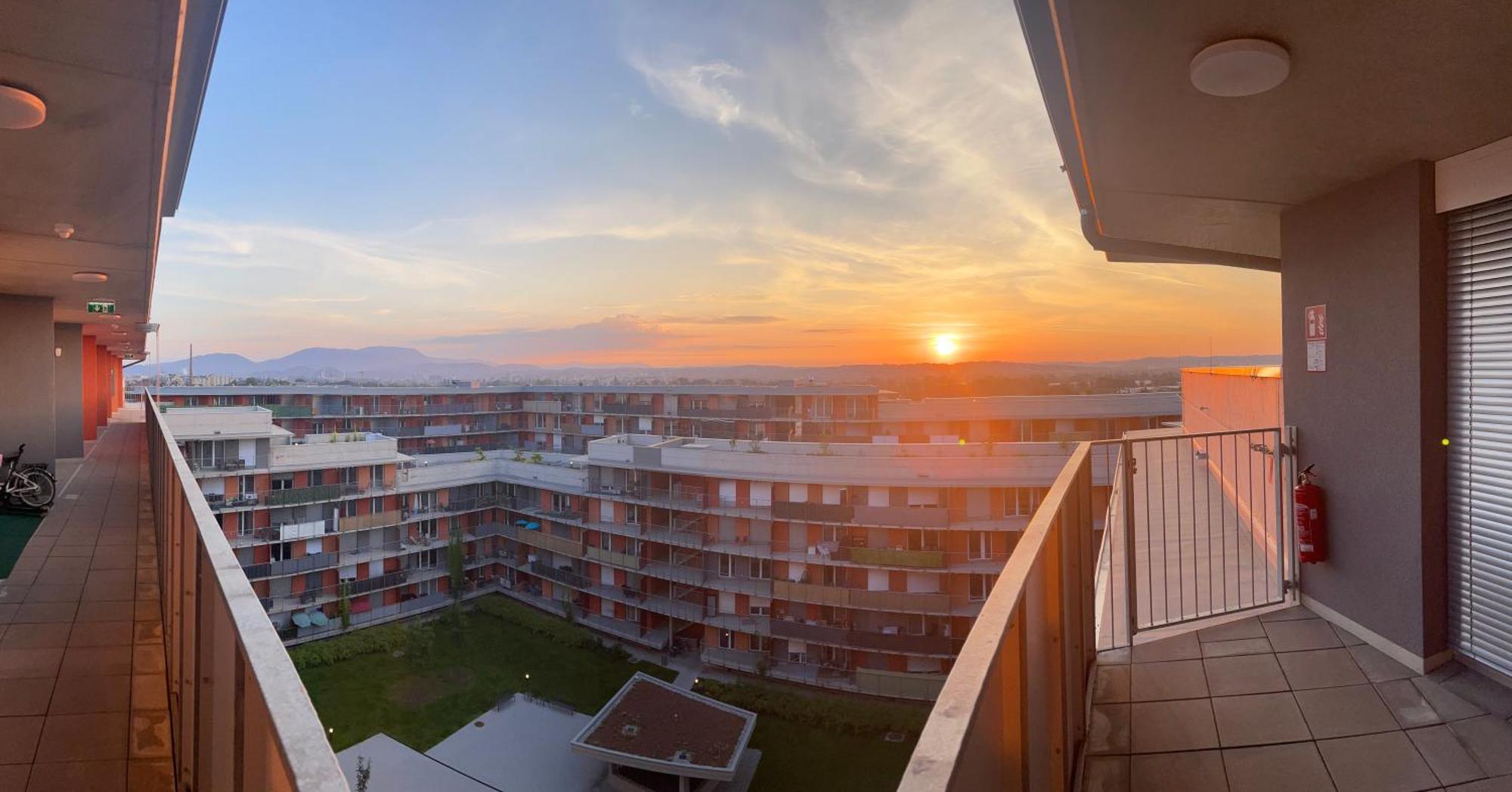 100 Qm Penthouse, Self-Check-In, 2 Parkplaetze Apartamento Graz Exterior foto