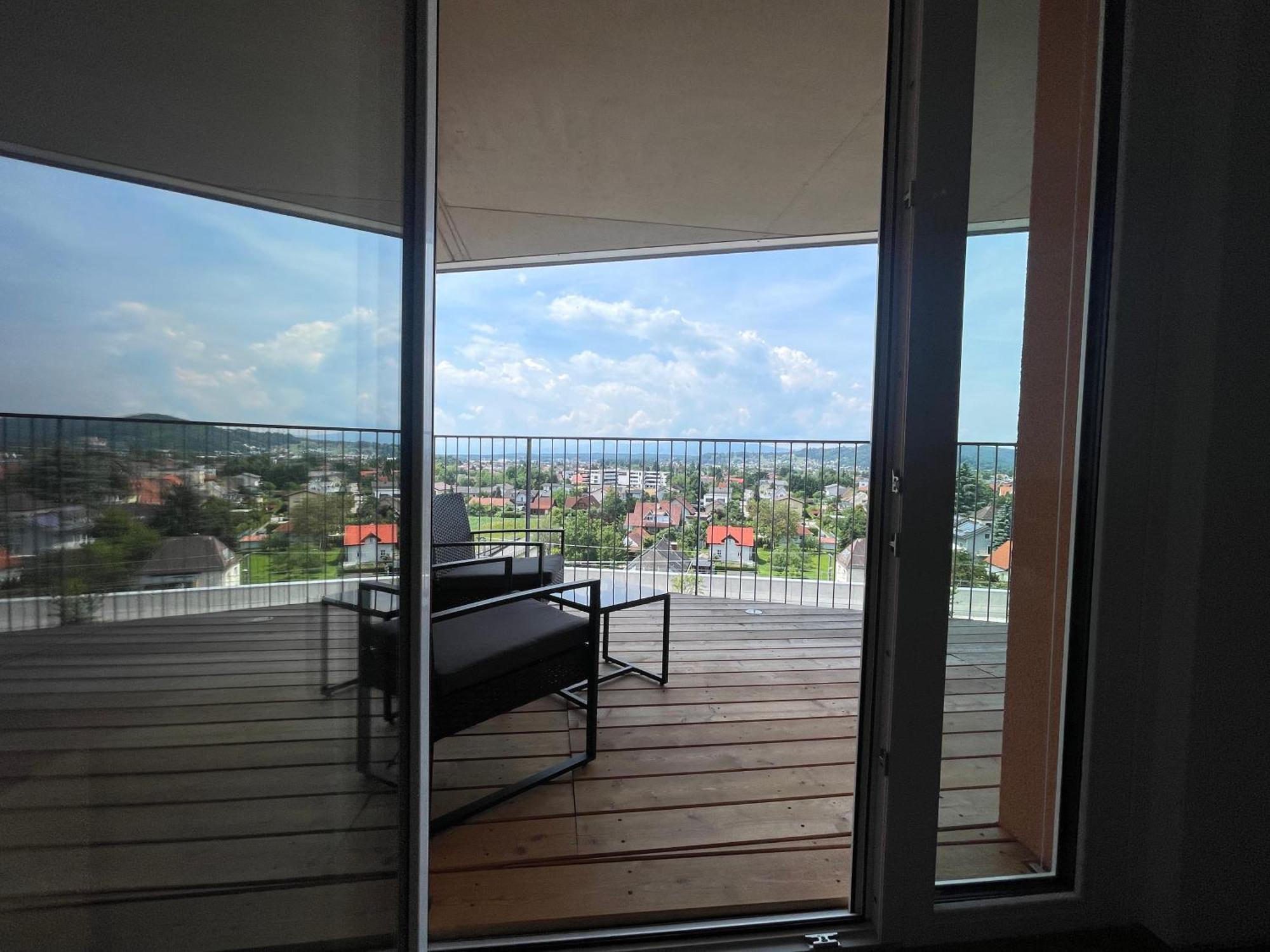 100 Qm Penthouse, Self-Check-In, 2 Parkplaetze Apartamento Graz Exterior foto