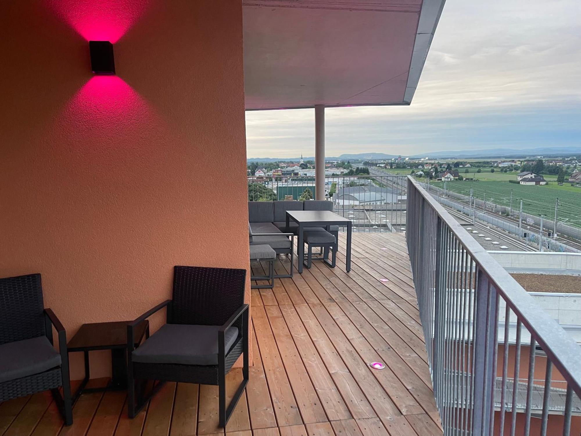 100 Qm Penthouse, Self-Check-In, 2 Parkplaetze Apartamento Graz Exterior foto