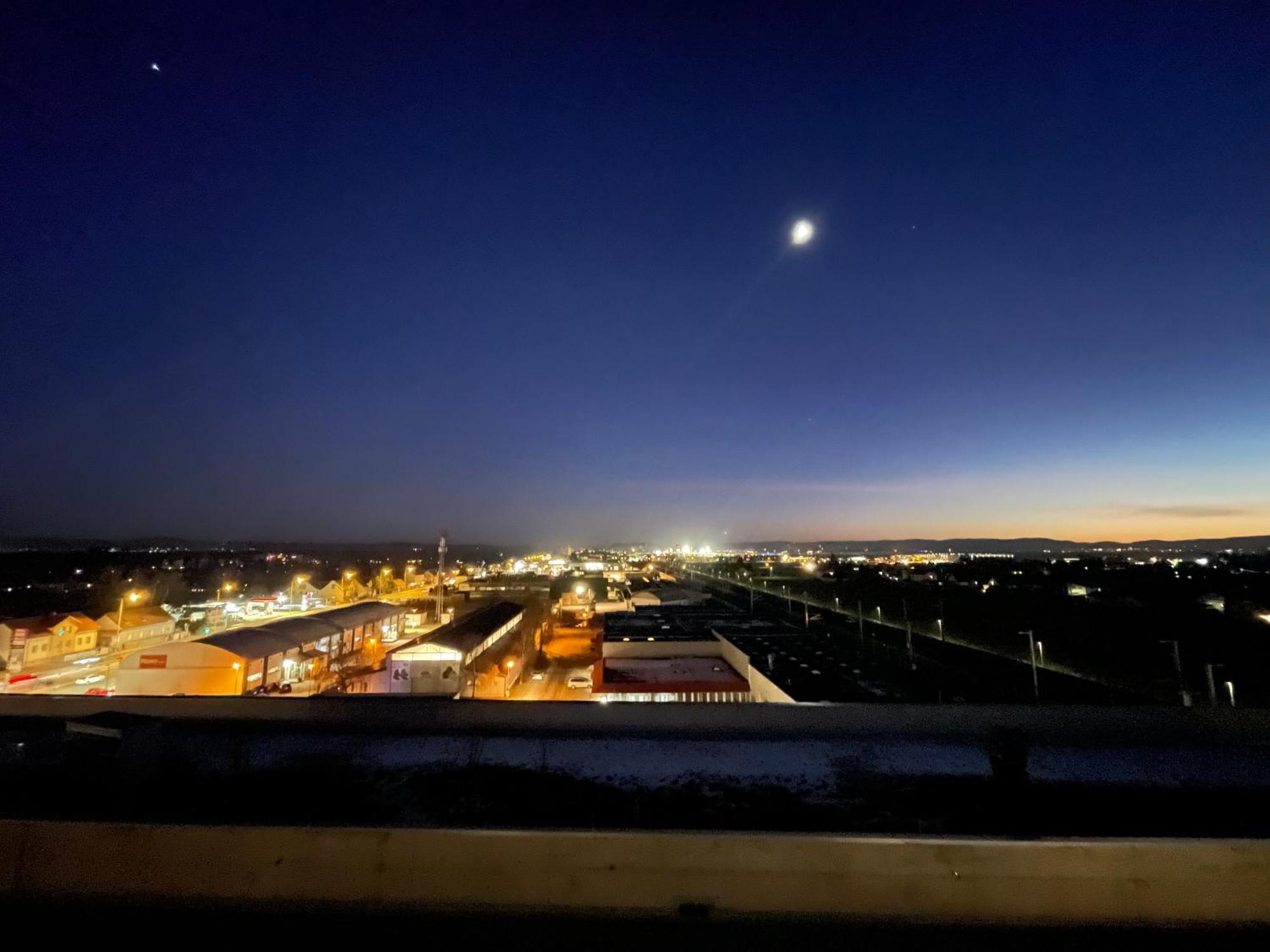 100 Qm Penthouse, Self-Check-In, 2 Parkplaetze Apartamento Graz Exterior foto