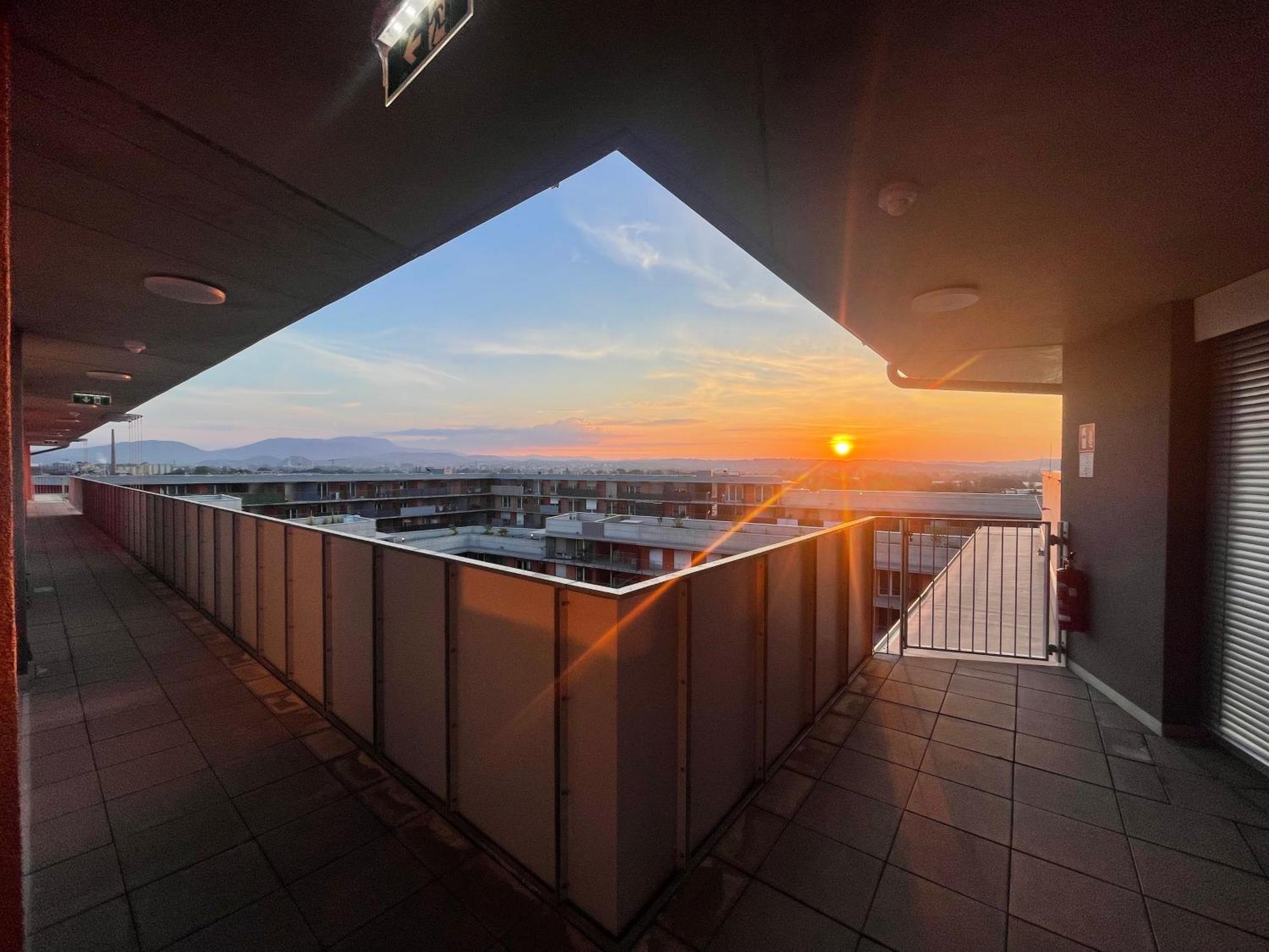 100 Qm Penthouse, Self-Check-In, 2 Parkplaetze Apartamento Graz Exterior foto