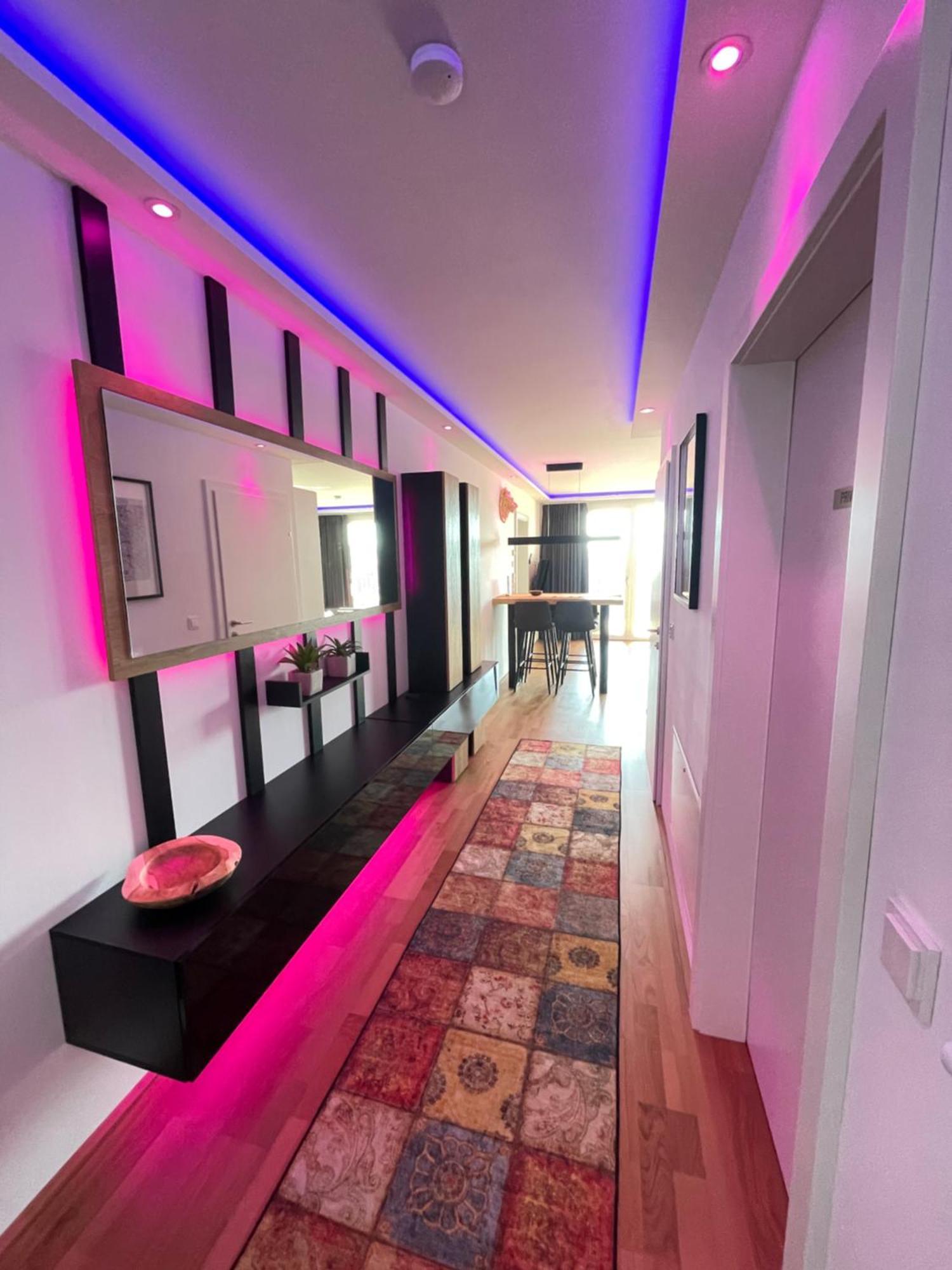 100 Qm Penthouse, Self-Check-In, 2 Parkplaetze Apartamento Graz Exterior foto