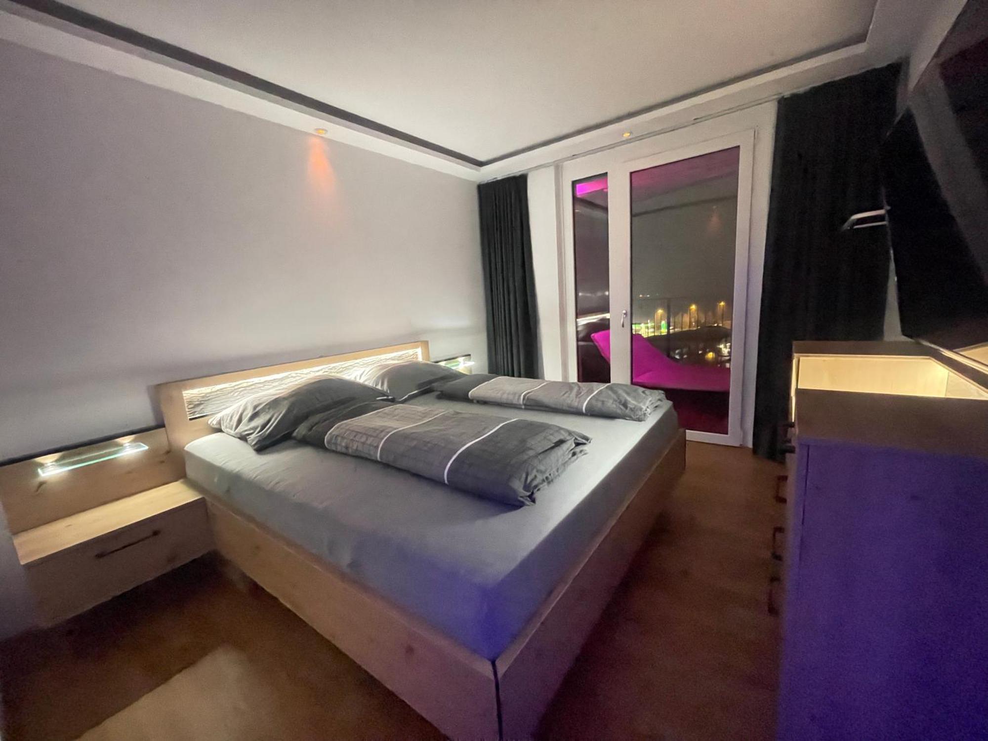 100 Qm Penthouse, Self-Check-In, 2 Parkplaetze Apartamento Graz Exterior foto