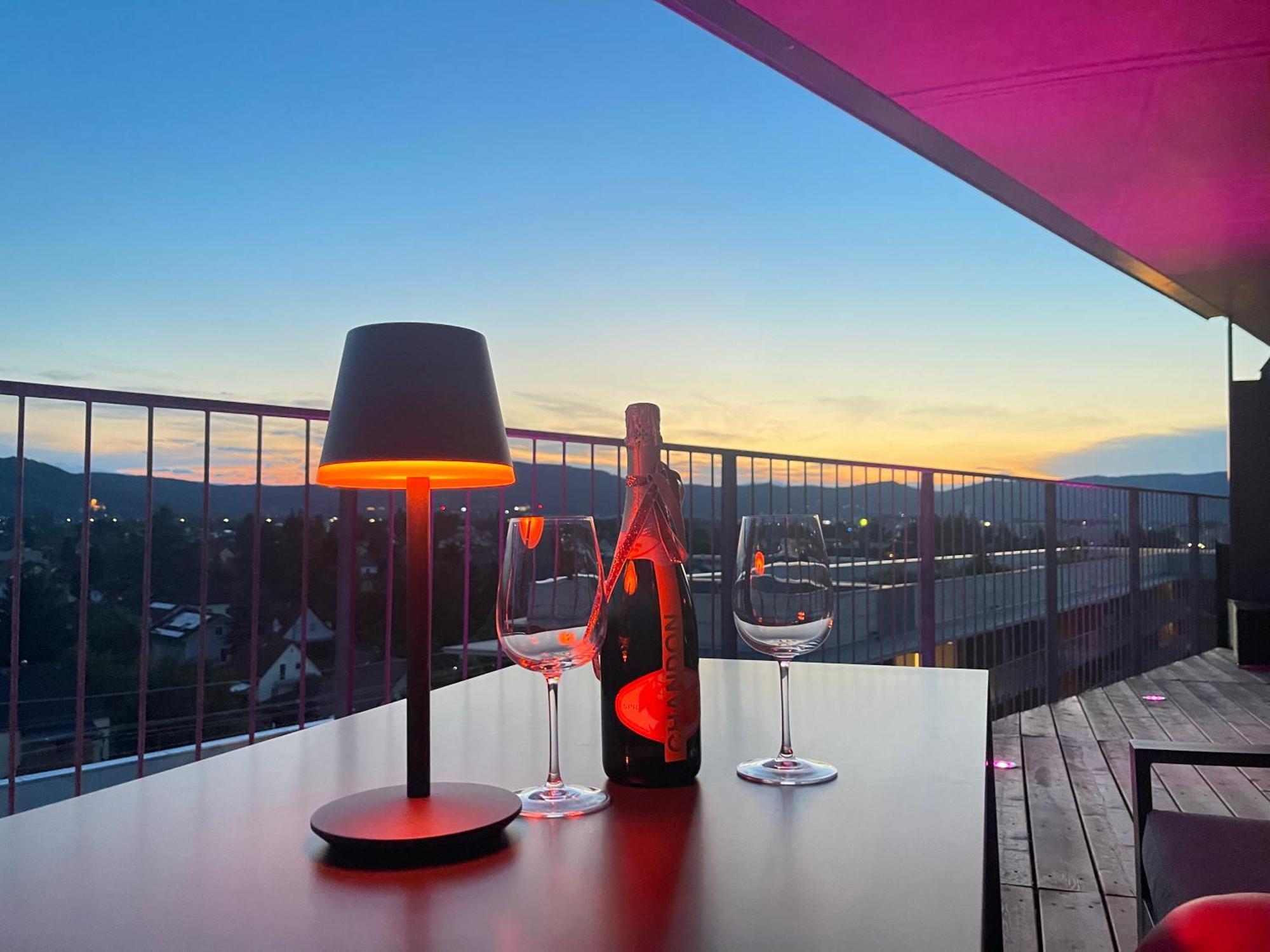 100 Qm Penthouse, Self-Check-In, 2 Parkplaetze Apartamento Graz Exterior foto