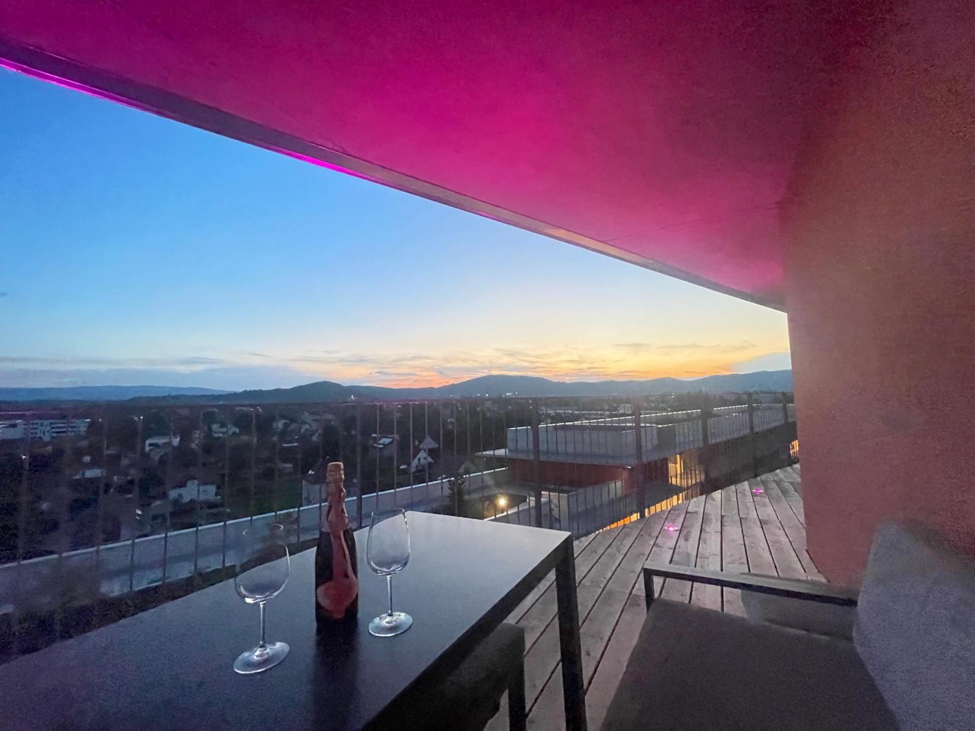 100 Qm Penthouse, Self-Check-In, 2 Parkplaetze Apartamento Graz Exterior foto
