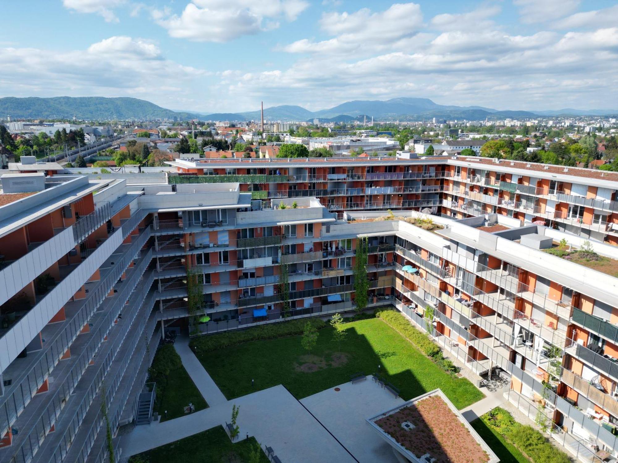 100 Qm Penthouse, Self-Check-In, 2 Parkplaetze Apartamento Graz Exterior foto